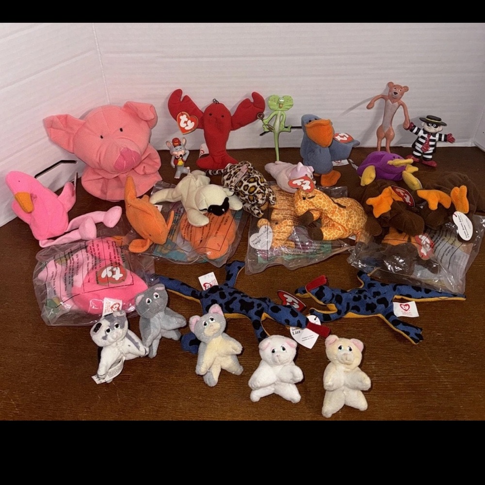 27 Vintage 90s & 80s toys. A collectors must have!